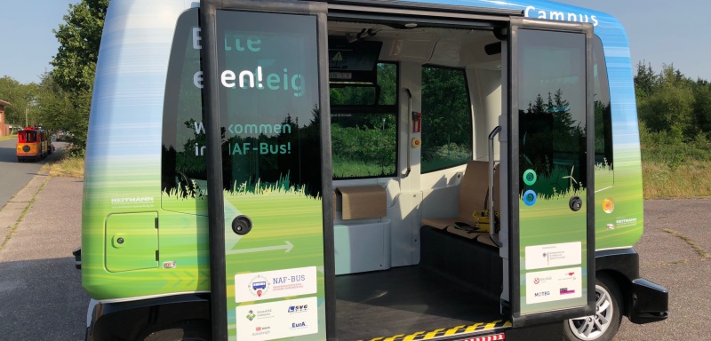 Shuttle EMil auf dem GreenTEC Campus | Bildrechte: Büro autoBus/ Interlink GmbH