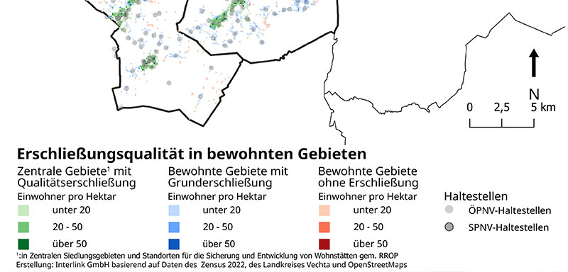Karte zur Erschließungsqualität in bewohnten Gebieten des Landkreises Vechta. Differenziert nach Zentralen Gebieten mit Qualitätserschließung, bewohnten Gebieten mit Grunderschließung, ohne Erschließung sowie mit ÖPNV-Haltestellen. Einwohnerdichte pro Hektar jeweils in drei Klassen: unter 20, 20–50, über 50. Zusätzlich sind ÖPNV- und SPNV-Haltestellen verzeichnet. Datengrundlage: Zensus 2022, Landkreis Vechta, OpenStreetMap. Erstellung durch Interlink GmbH.